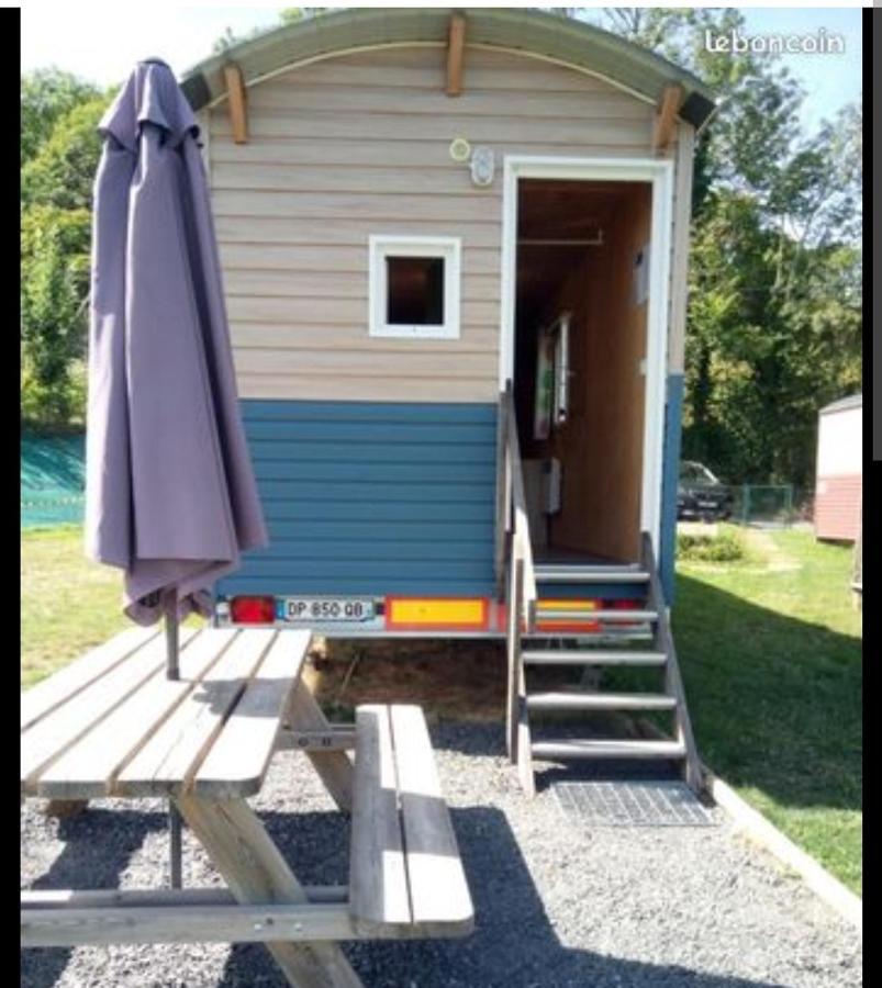 Logement Insolite Au Coeur De L'Auvergne Rochefort-Montagne Luaran gambar